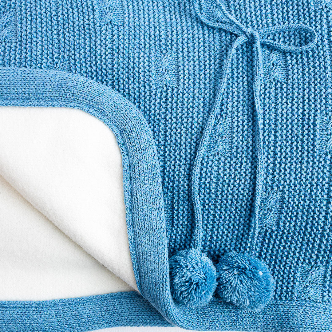 Manta Pompones Clásica